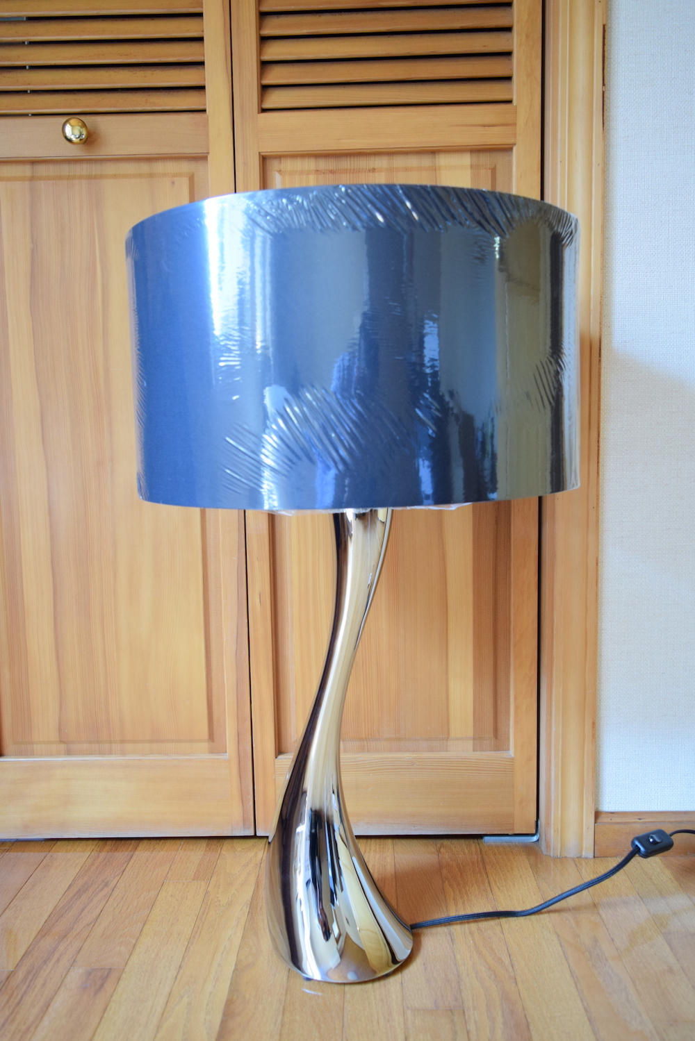 http://www.regency-j.com/blog/regency/COBRA%20LAMP%2C%20MEDIUM%2C%20BLACK_1.JPG