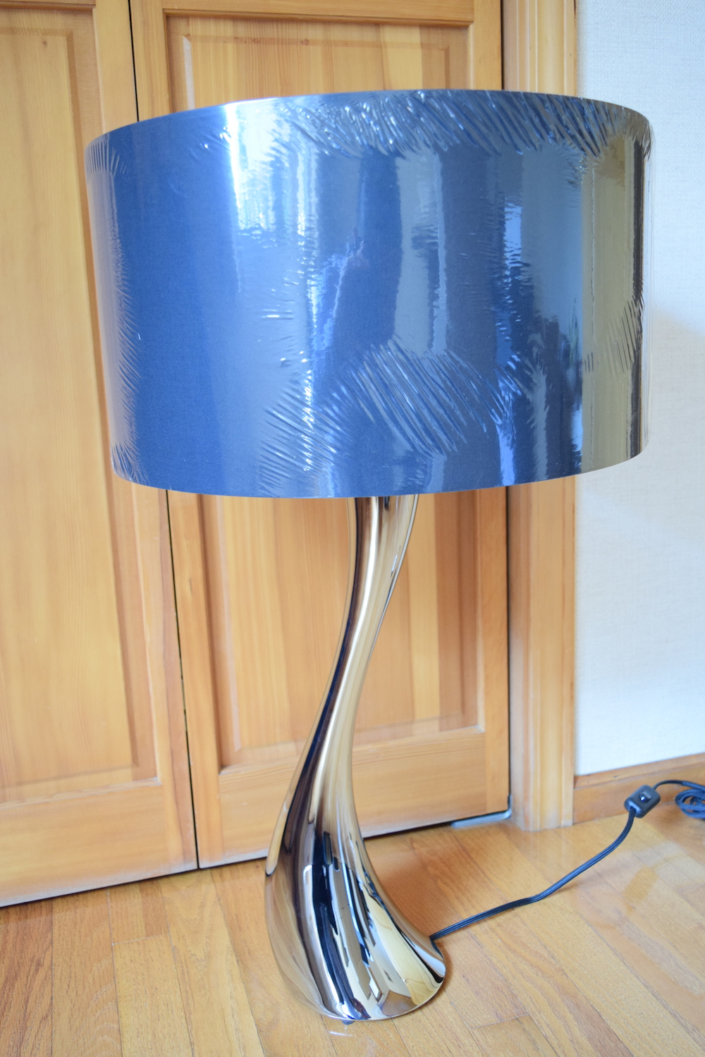 http://www.regency-j.com/blog/regency/COBRA%20LAMP%2C%20MEDIUM%2C%20BLACK_2.JPG