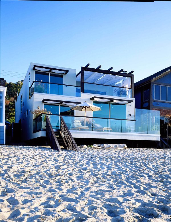 http://www.regency-j.com/blog/regency/Malibu-beach-house-made-of-glass.jpg