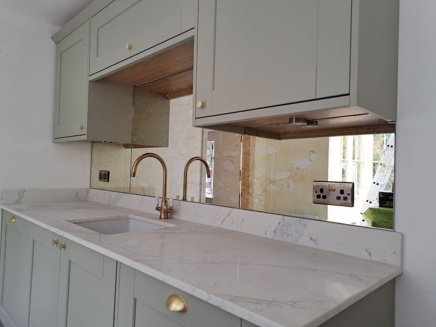 http://www.regency-j.com/blog/regency/Marbled%20splashback_1_3.jpg