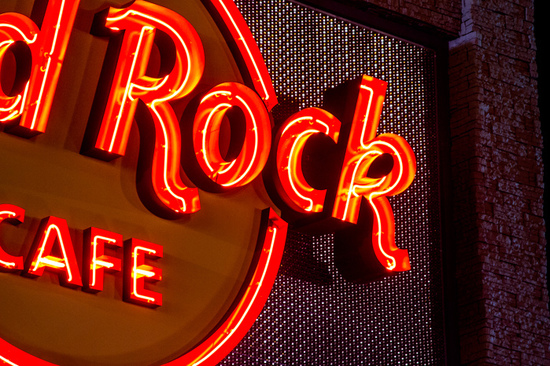 hard_rock_cafe_sign_close_1423064329.jpg