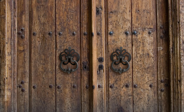 http://www.regency-j.com/blog/regency/door_accessories_bouvet_classics_1.jpg