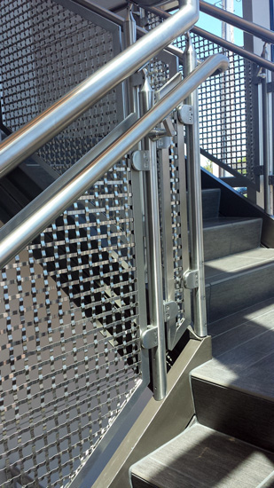 financial_institution_wire_mesh_railing_in-fill_panels_02_1401824835.jpg